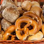 Genusshotel Hohenbogen 호텔 노이키르헨바임하일링겐블룻