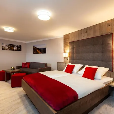 Genusshotel Hohenbogen فندق نيوكيرتشن بيم هيليغين بلوت