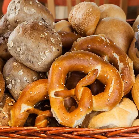 Genusshotel Hohenbogen فندق نيوكيرتشن بيم هيليغين بلوت