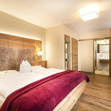 Genusshotel Hohenbogen فندق نيوكيرتشن بيم هيليغين بلوت